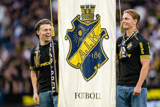 Kurt Hamrins barnbarn som fanbärare