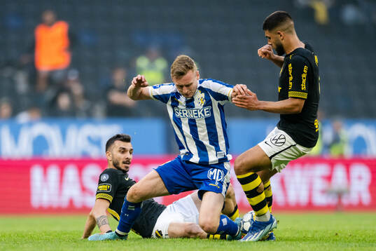 IFK Göteborgs Sebastian Ohlsson i en kamp mot AIKs Ioannis