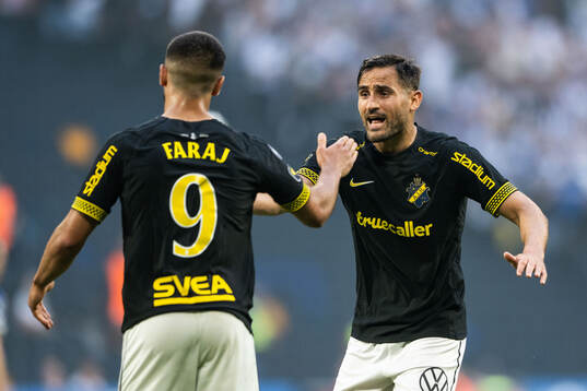 AIKs Omar Faraj och Sotirios Papagiannopoulos jublar