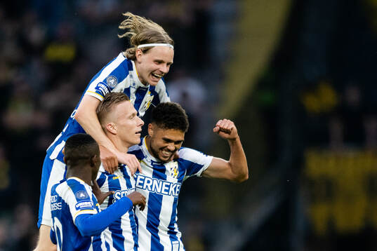 IFK Göteborgs Oscar Wendt jublar med Oscar Pettersson ,