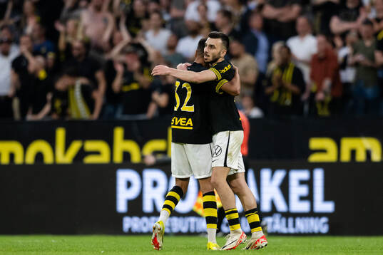 AIKs Ioannis Pittas och Rui Manuel Muati Modesto jublar