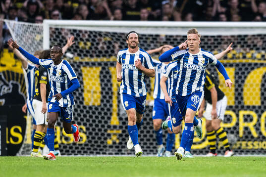 IFK Göteborgs Oscar Wendt jublar med Malick Junior
