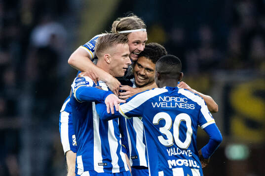 IFK Göteborgs Oscar Wendt jublar med Oscar Pettersson,