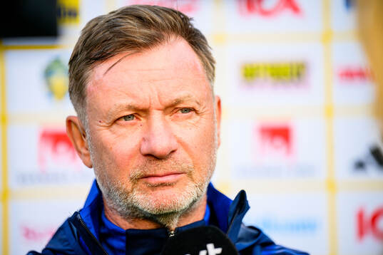 Head coach Peter Gerhardsson of Sweden at a training