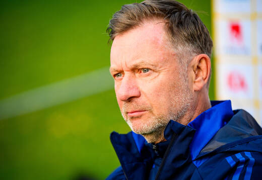 Head coach Peter Gerhardsson of Sweden at a training