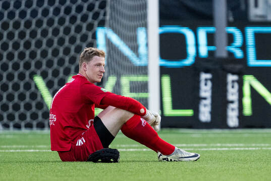 Brages målvakt Viktor Frodig deppar