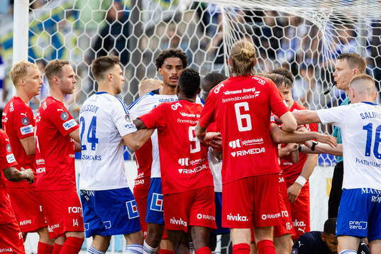 Bråk mellan IFK Norrköpings Jesper Ceesay och Värnamos