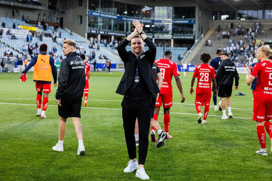 Värnamos sportchef Enes Ahmetovic jublar