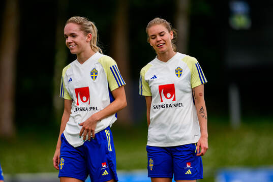 Hanna Lundkvist and My Cato of Sweden at a training session