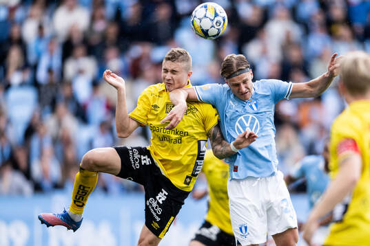 Elfsborgs Sebastian Holmen och Malmö FFs Erik Botheim