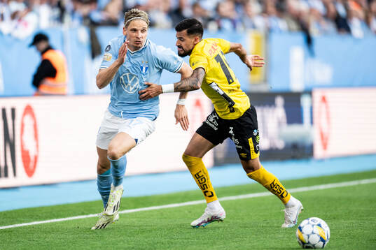 Malmö FFs Jens Stryger Larsen och Elfsborgs Rami Kaib