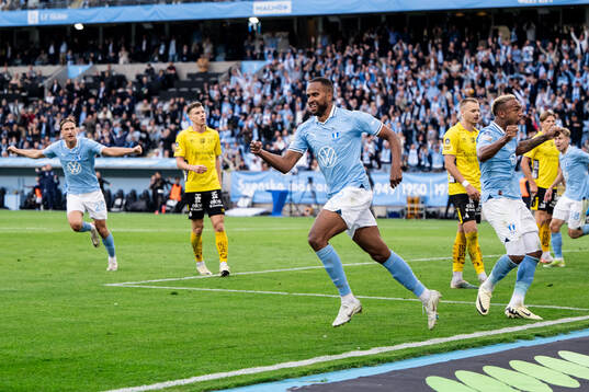 Malmö FFs Isaac Kiese Thelin jublar