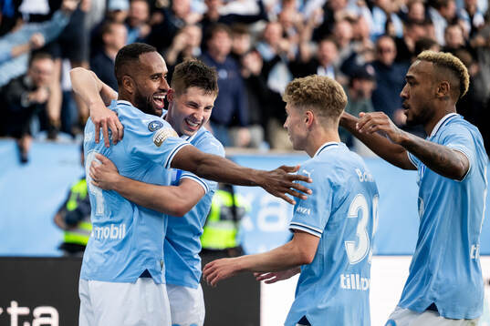 Malmö FFs Isaac Kiese Thelin jublar med Lasse Berg