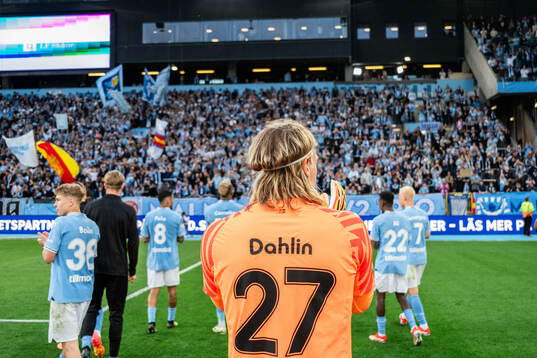 Malmö FFs målvakt Johan Dahlin jublar