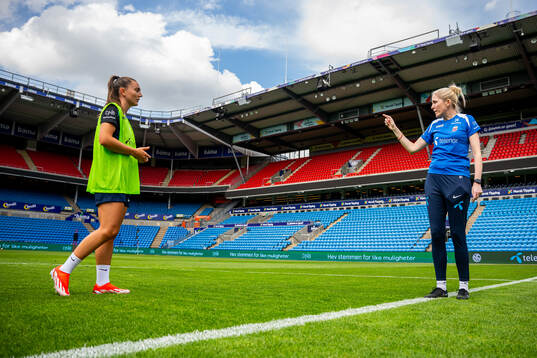 Vilde Bøe Risa and Gemma Grainger, head coach of the