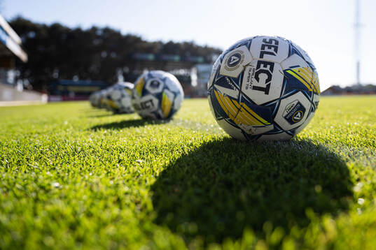 Fotboll på Strandvallens gräsmatta