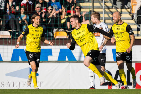 Mjällbys Jacob Bergström jublar