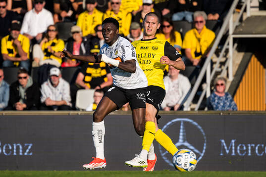 Häckens Zeidane Inoussa och Mjällbys Rasmus Wikström