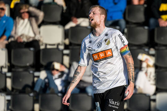 Häckens Simon Gustafson deppar