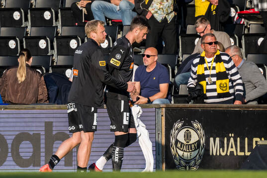 Häckens målvakt Peter Abrahamsson och Andreas Linde