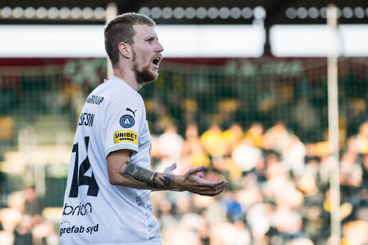 Häckens Simon Gustafson reagerar