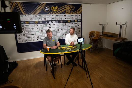Mjällbys tränare Anders Torstensson och Häckens tränare
