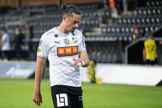 Häckens Amor Layouni deppar