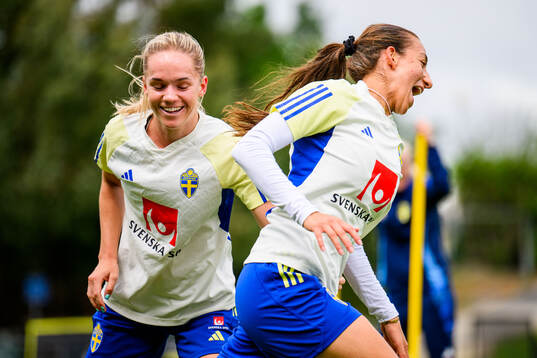 Hanna Lundkvist and Rusul Rosa Kafaji of Sweden at a