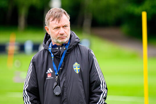 Head coach Peter Gerhardsson of Sweden at a training session