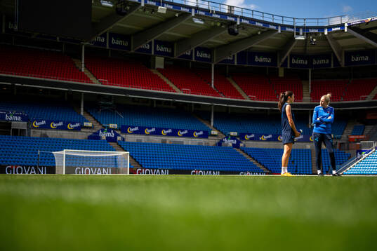 Ingrid Syrstad Engen and Gemma Grainger, head coach of the