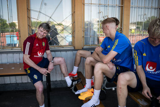 Head coach Jon Dahl Tomasson of the Swedish men's national