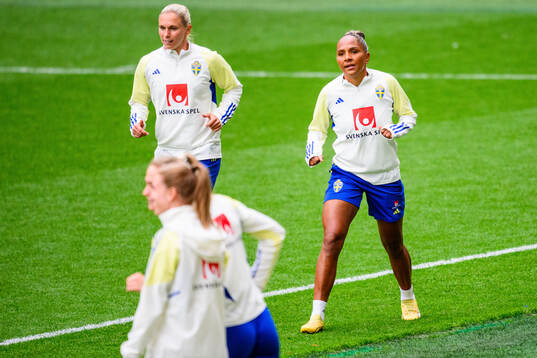 Jonna Andersson and Madelen Janogy of Sweden