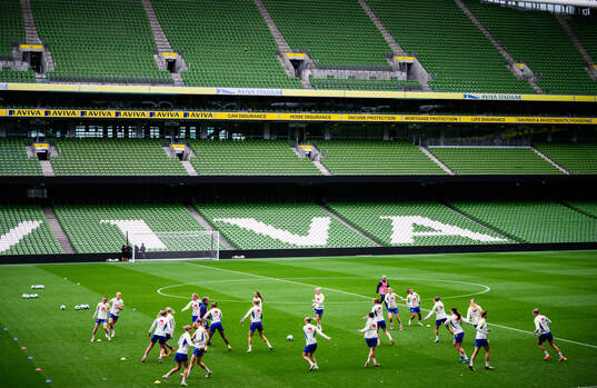 Players of Sweden warm up