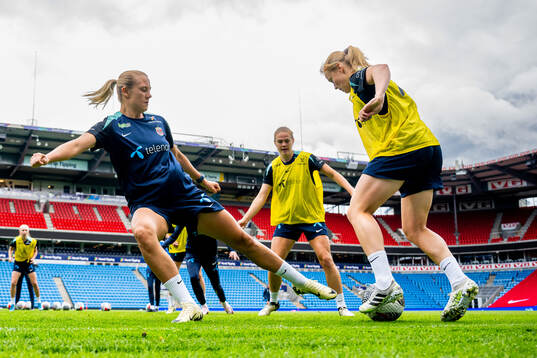 Lisa Fjeldstad Naalsund, Marthine Østenstad and Julie