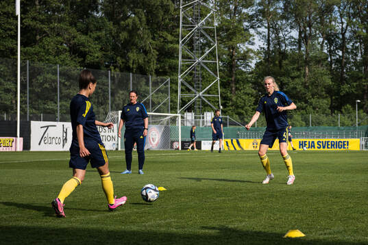 Head coach Annelie Norén and Stina Dahlman of Sweden