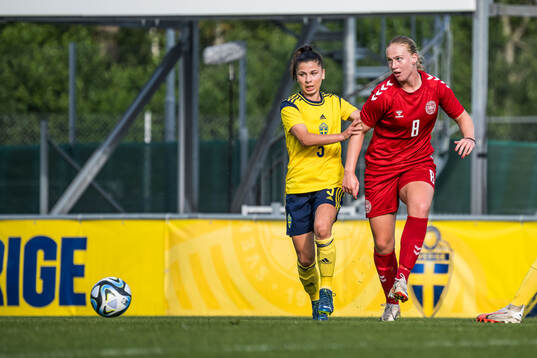 Mikaela Stojanovska of Sweden and Emilie Holt of Denmark