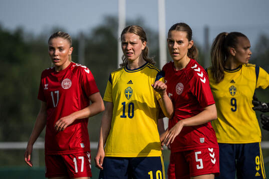 Laura Colstrup of Denmark and Hannah Sjödahl of Sweden and