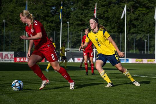 Emilie Holt of Denmark and Emma Broddheimer of Sweden