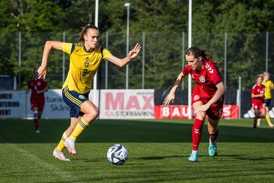 Bianca Hultbäck Nattland of Sweden and Maya Lefeuvre of