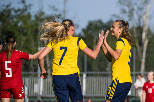 Lykke Ihrfelt and Bianca Hultbäck Nattland of Sweden