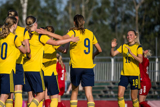 Bianca Hultbäck Nattland and Ida Björnberg of Sweden