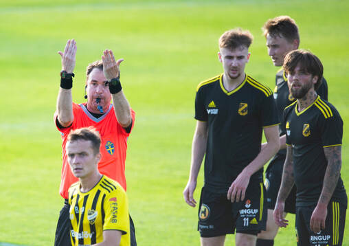 Domaren i matchen i div. 2  mellan IFK Hässleholm och