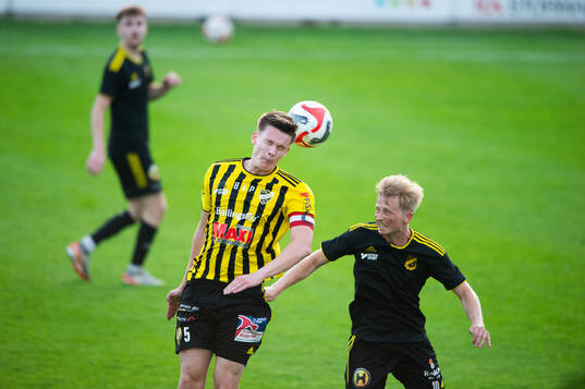 IFK Hässleholms Axel Henriksson och Röppes Albin Nyberg i
