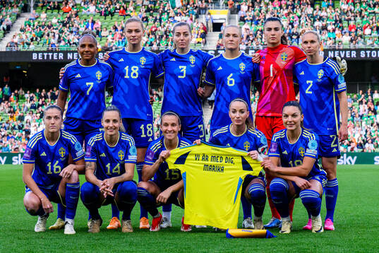 The starting eleven of Sweden with a shirt dedicated to