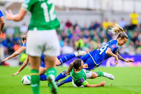 Nathalie Björn of Sweden and Katie McCabe of Ireland
