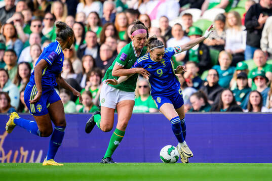 Caitlin Hayes of Ireland and Kosovare Asllani of Sweden