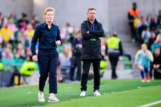 Head coach Eileen Gleeson of Ireland and Head coach Peter