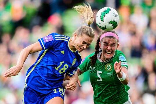 Fridolina Rolfö of Sweden and Caitlin Hayes of Ireland