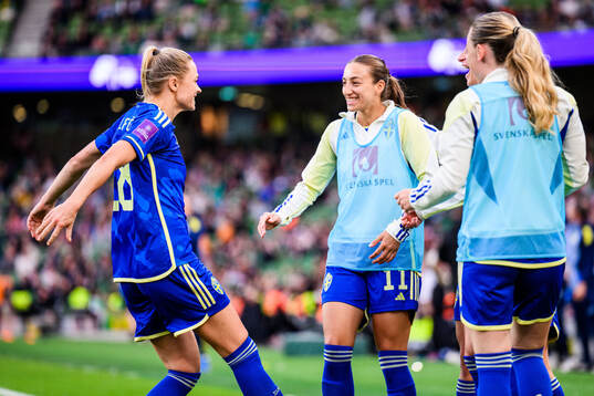 Fridolina Rolfö of Sweden celebrates with Rusul Rosa Kafaji