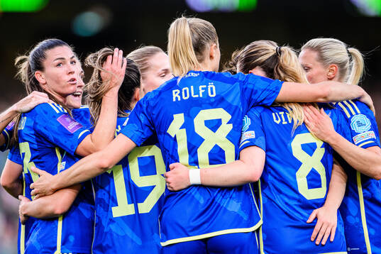 Johanna Rytting Kaneryd of Sweden celebrates with team mates